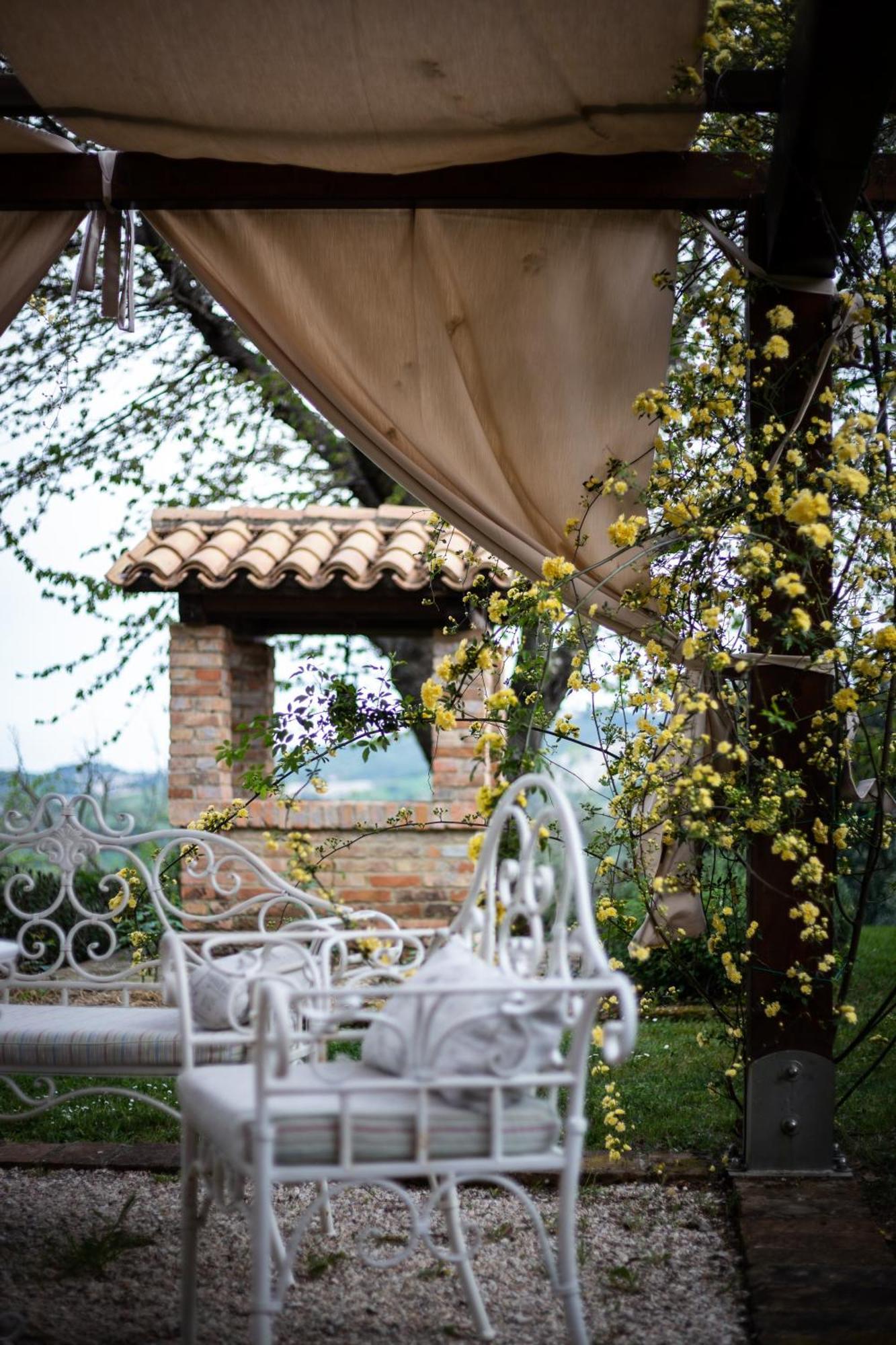 Ca' Le Cerque, Villa Surrounded By The Marche Nature ฟอสซอมโบรเน ภายนอก รูปภาพ