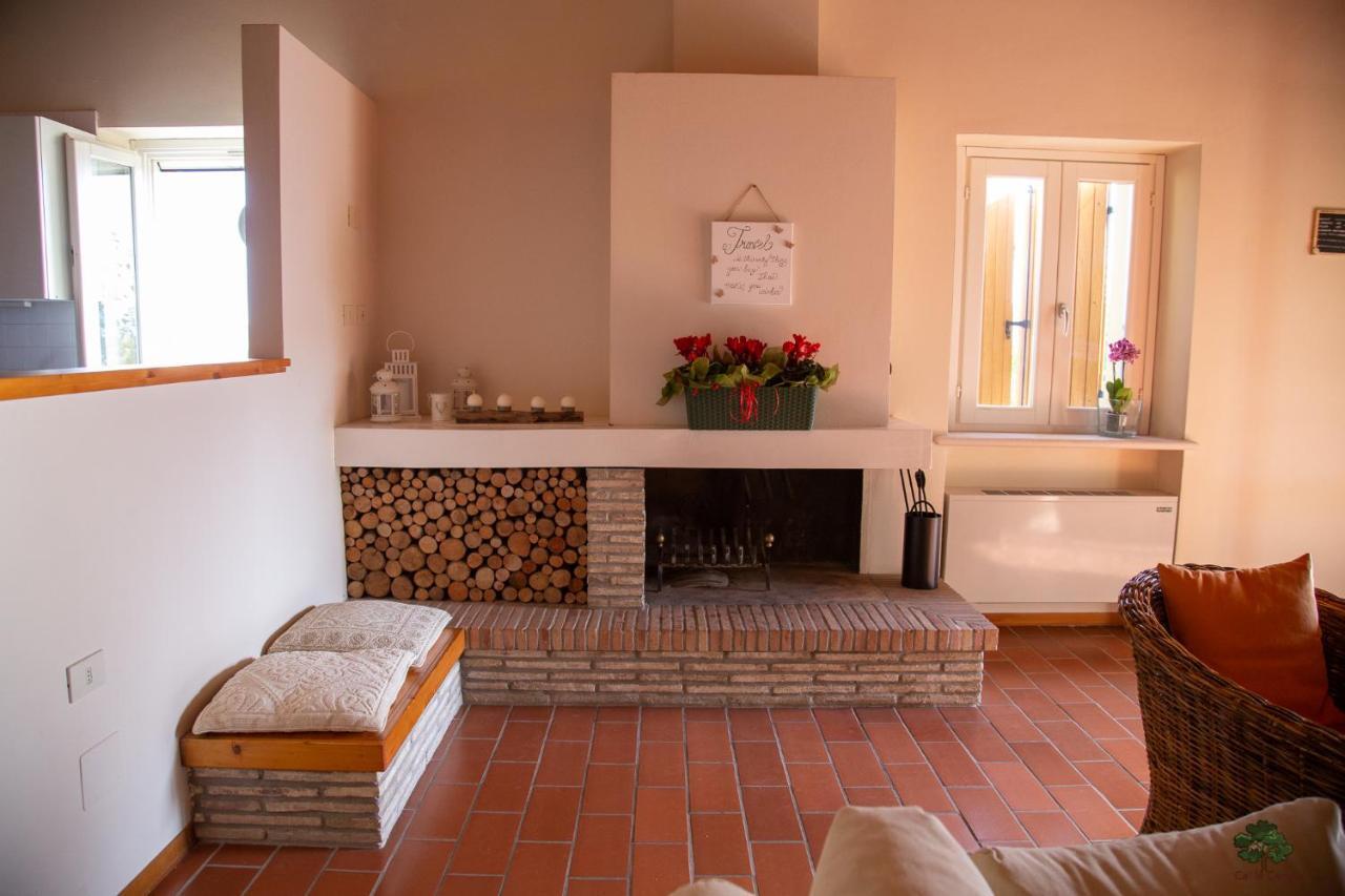 Ca' Le Cerque, Villa Surrounded By The Marche Nature ฟอสซอมโบรเน ภายนอก รูปภาพ